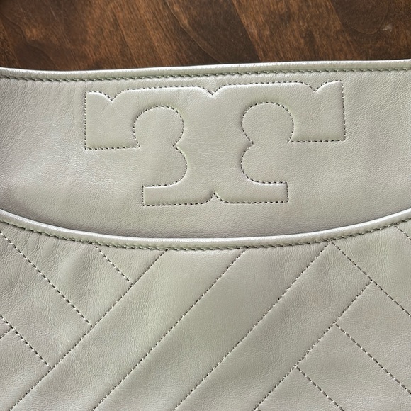 Tory Burch Alexa Quilted Slouchy Leather Tote.  Great bag for Fall - Picture 2 of 12